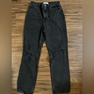 Abercrombie & Fitch 90s Straight Jean- Size 6R/28 *minor flaw in pictures*